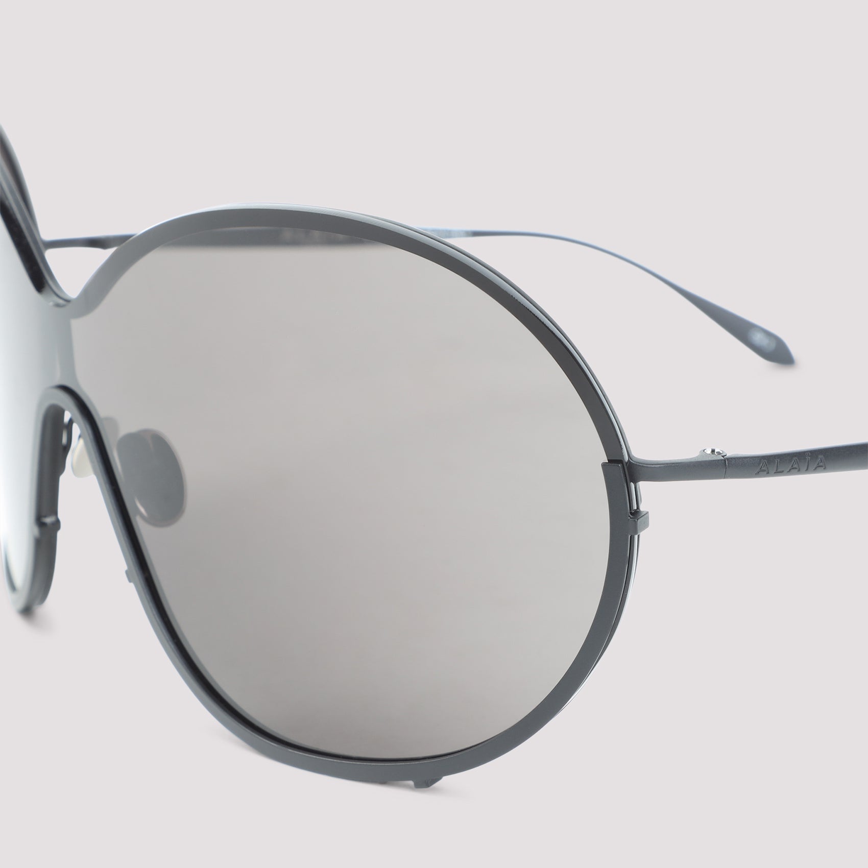 Ala√èA Eyewear Sunglasses - Black | 1ddfd17fcf46278e2df7b41a44e5134b8bbd5f1e
